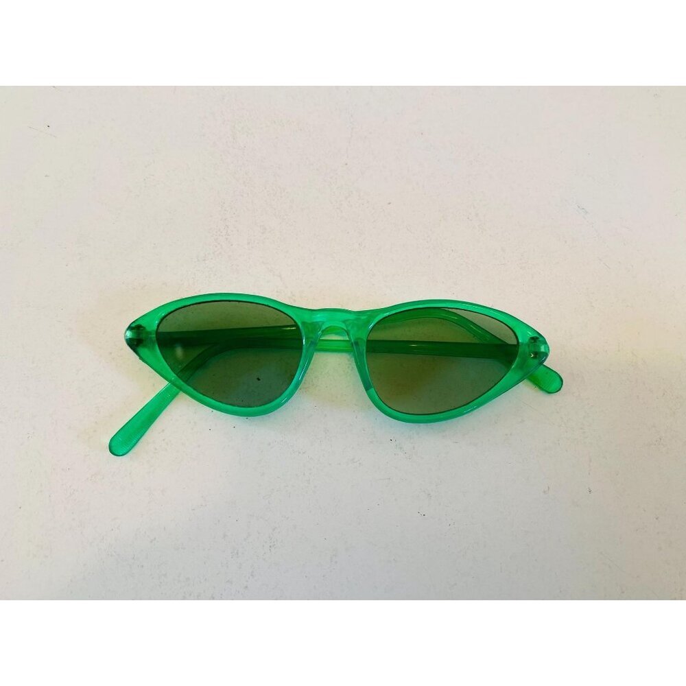 Vintage Cat Eye Sunglasses, Protex Deadstock 1950s/1960s Sunglasses, Green Frame - Picture 4 of 10